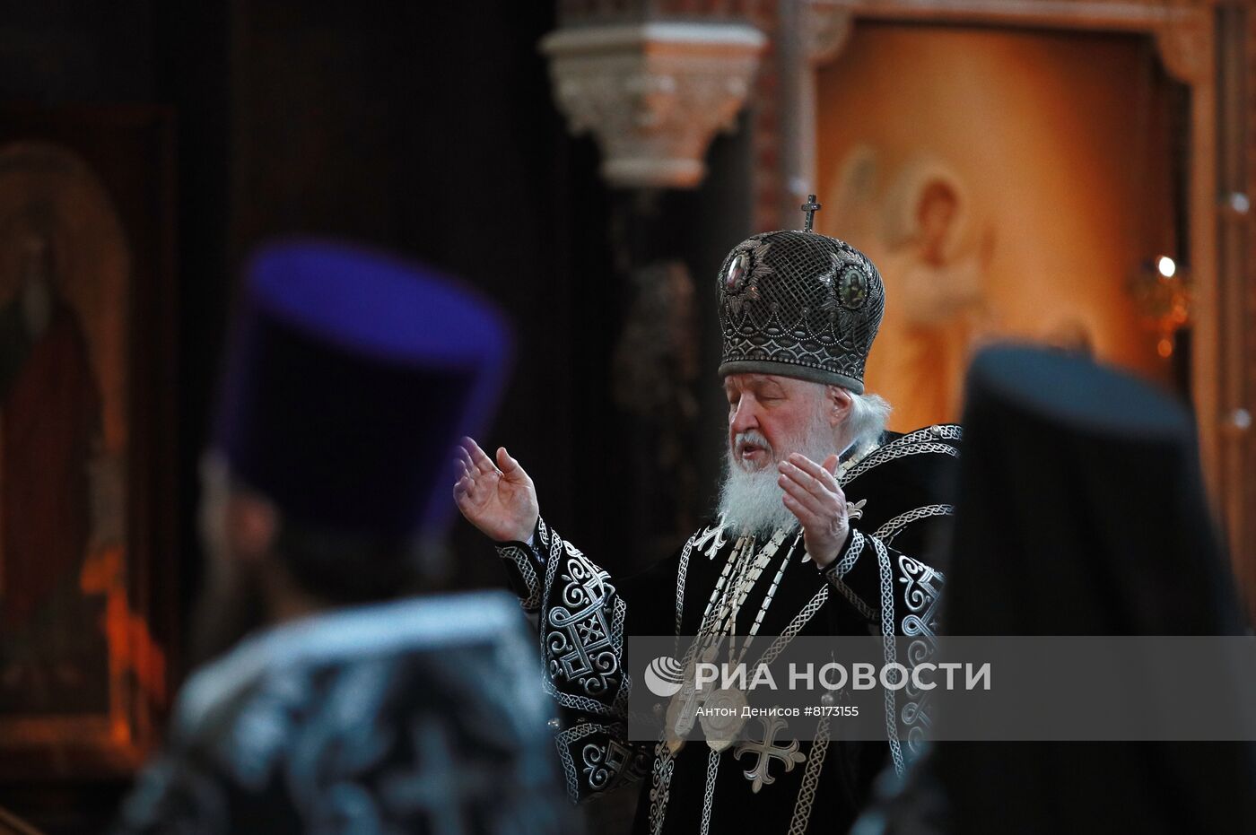 Патриаршее служение и освящение куличей в Храме Христа Спасителя