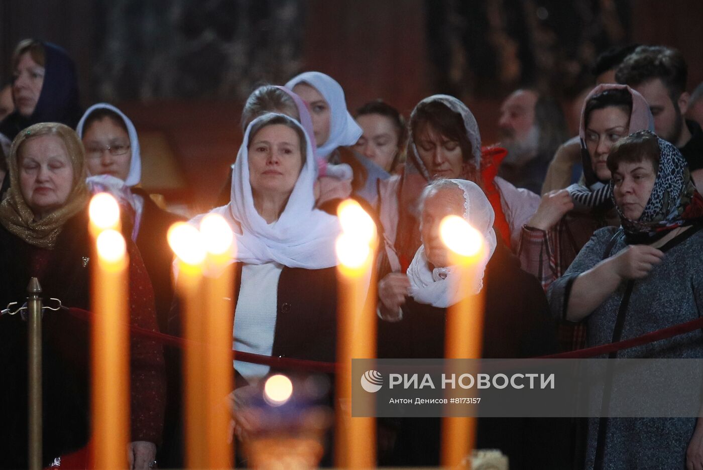Патриаршее служение и освящение куличей в Храме Христа Спасителя