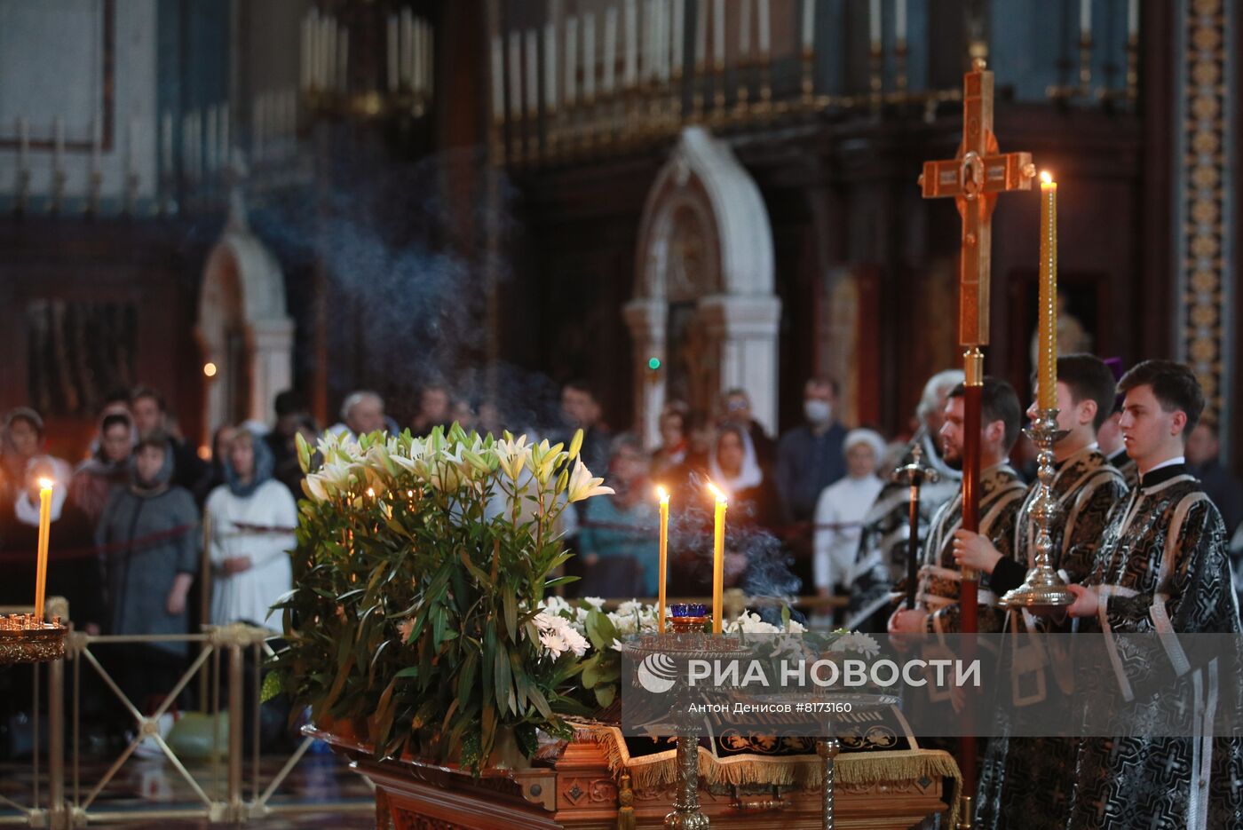 Патриаршее служение и освящение куличей в Храме Христа Спасителя