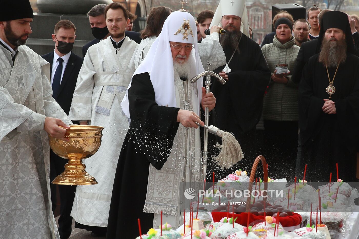 Патриаршее служение и освящение куличей в храме Христа Спасителя