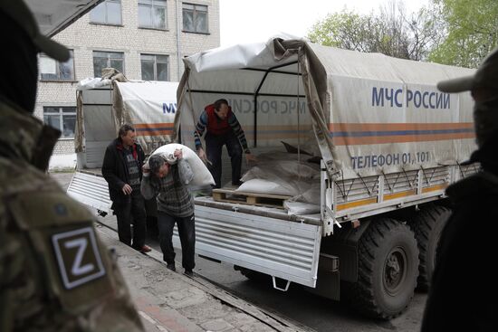 Доставка и разгрузка гуманитарной помощи в Харьковской области