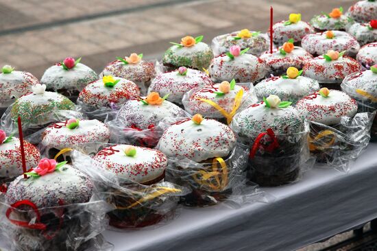 Патриаршее служение и освящение куличей в храме Христа Спасителя