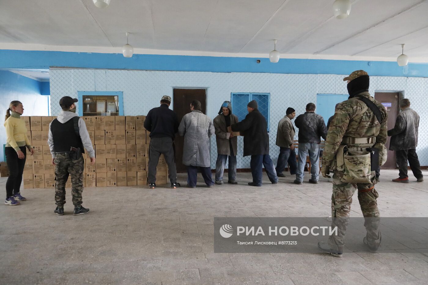 Доставка и разгрузка гуманитарной помощи в Харьковской области