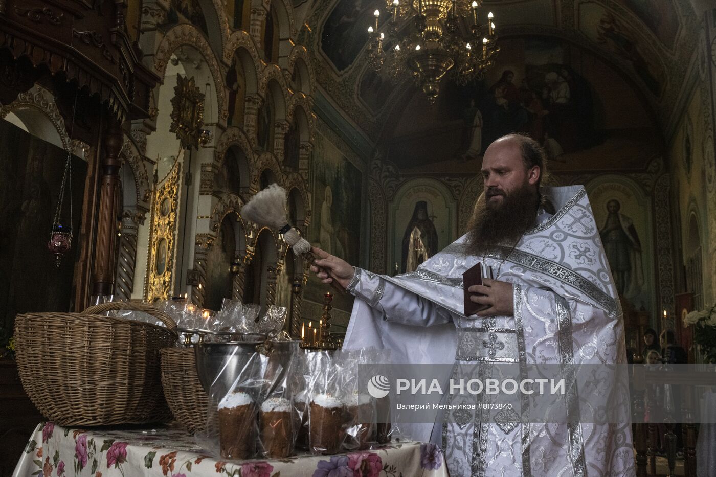 Пасха в поселке Станица Луганская в ЛНР