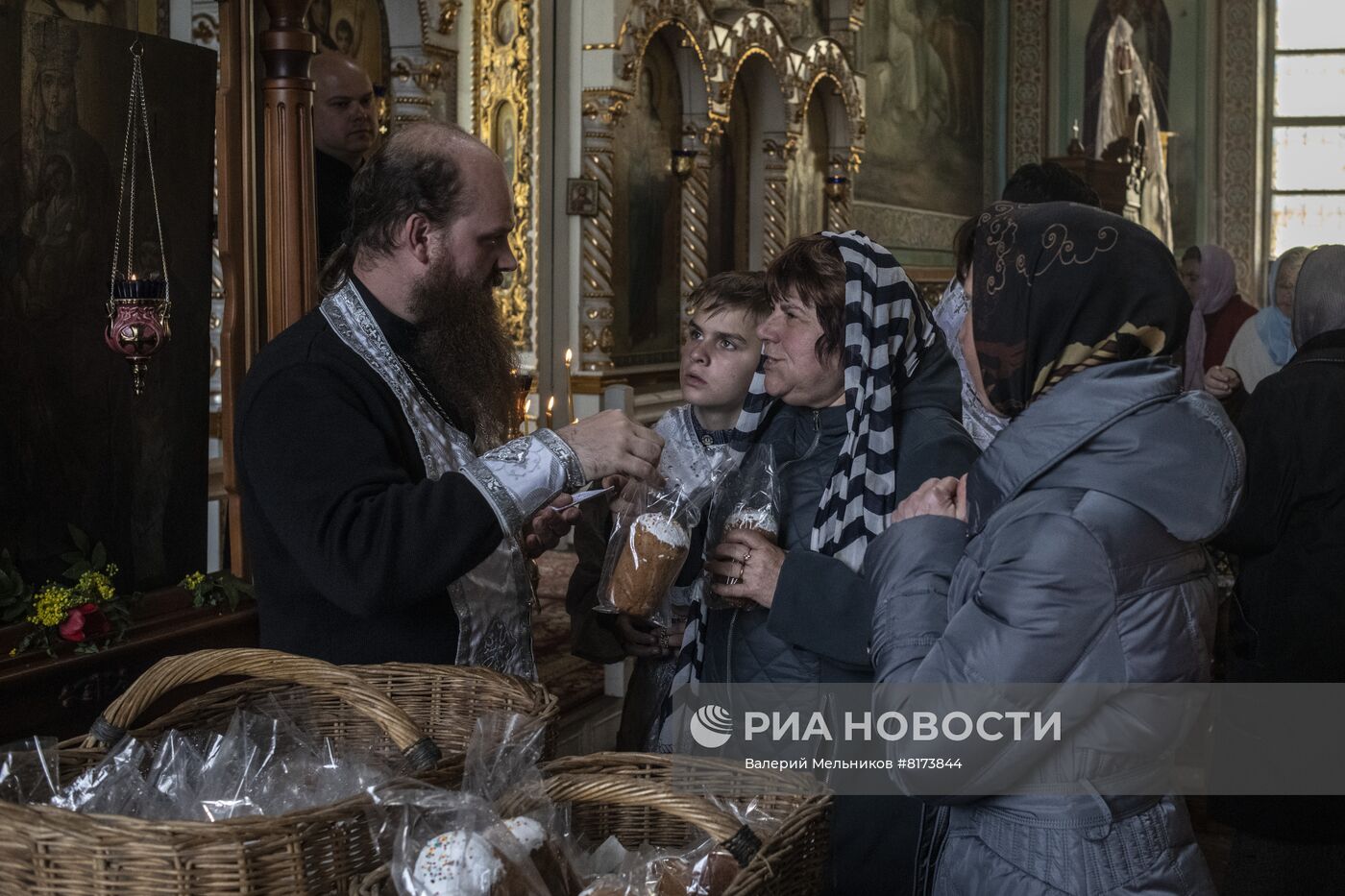 Пасха в поселке Станица Луганская в ЛНР