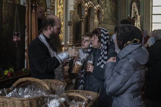 Пасха в поселке Станица Луганская в ЛНР