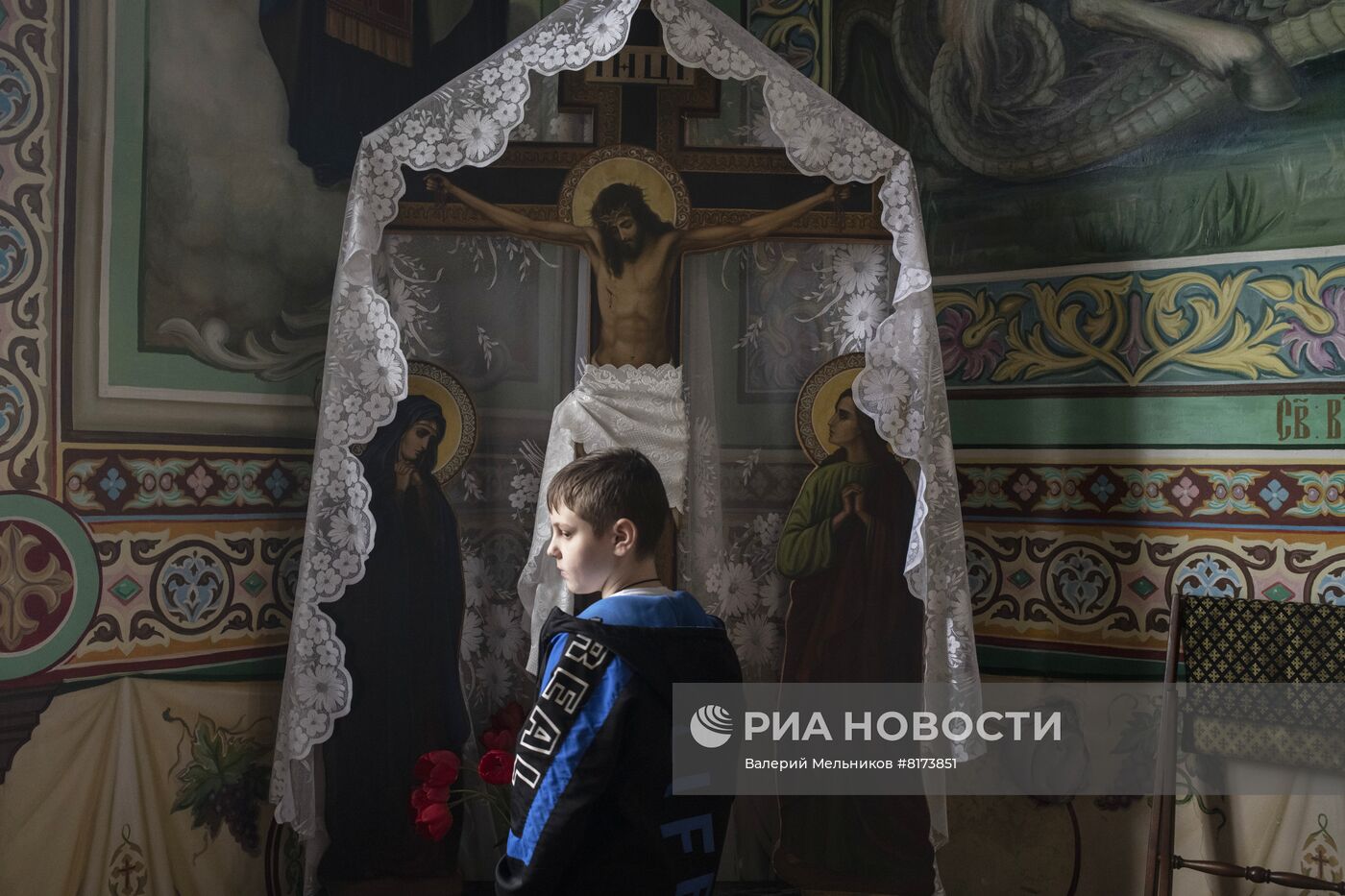 Пасха в поселке Станица Луганская в ЛНР