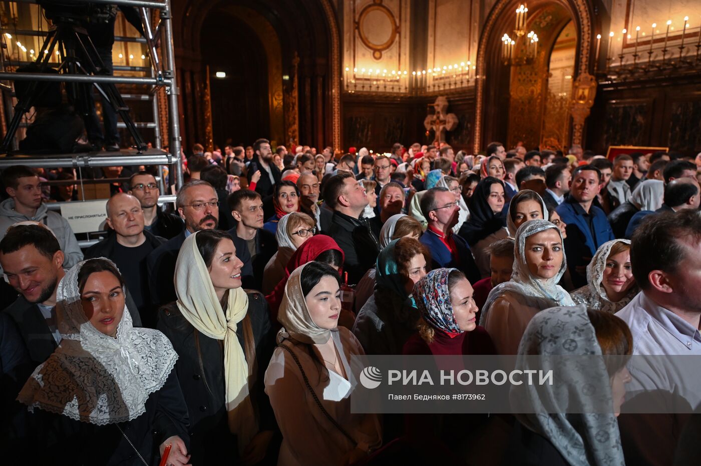 Пасхальное богослужение в храме Христа Спасителя