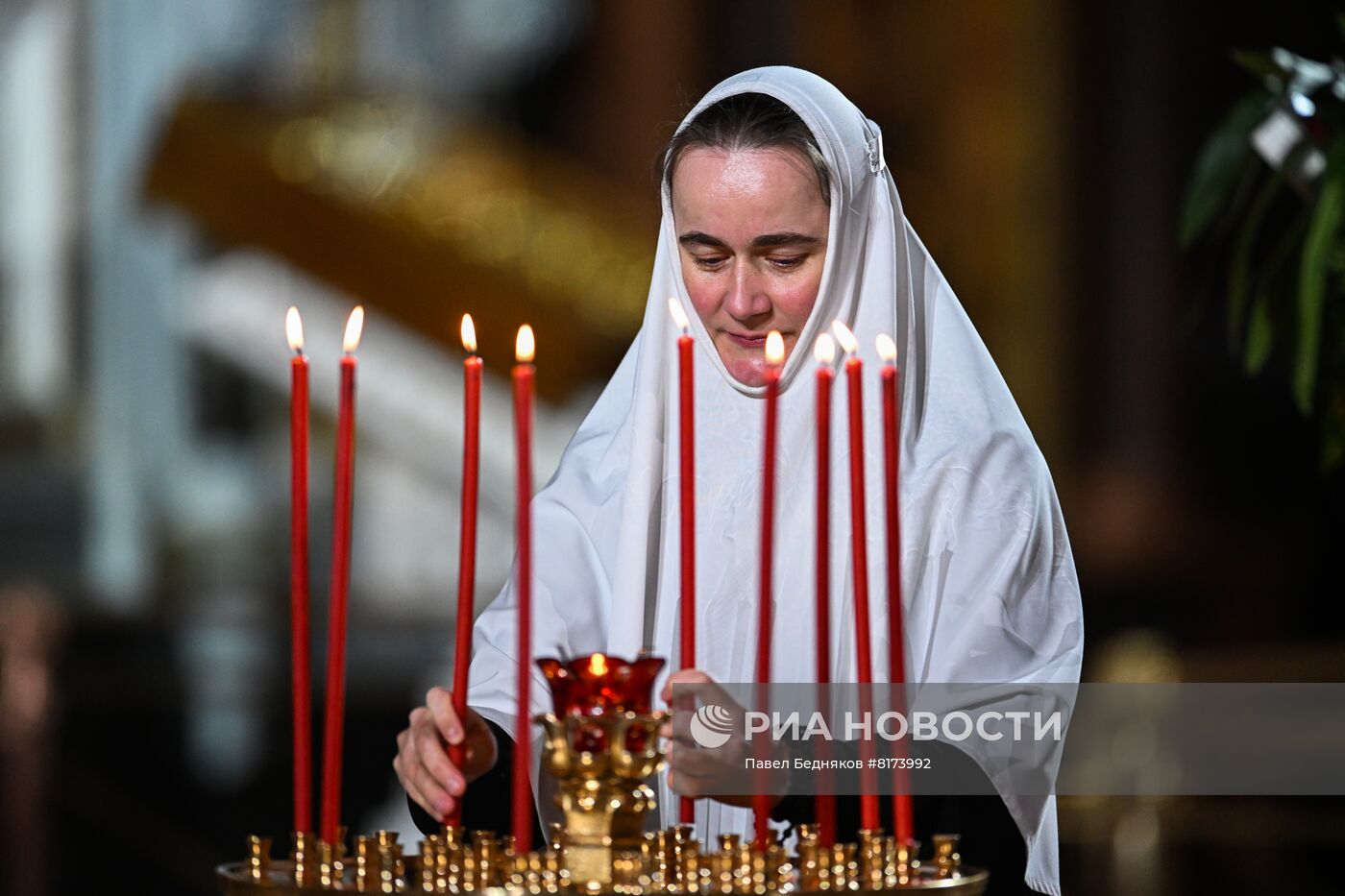 Пасхальное богослужение в храме Христа Спасителя