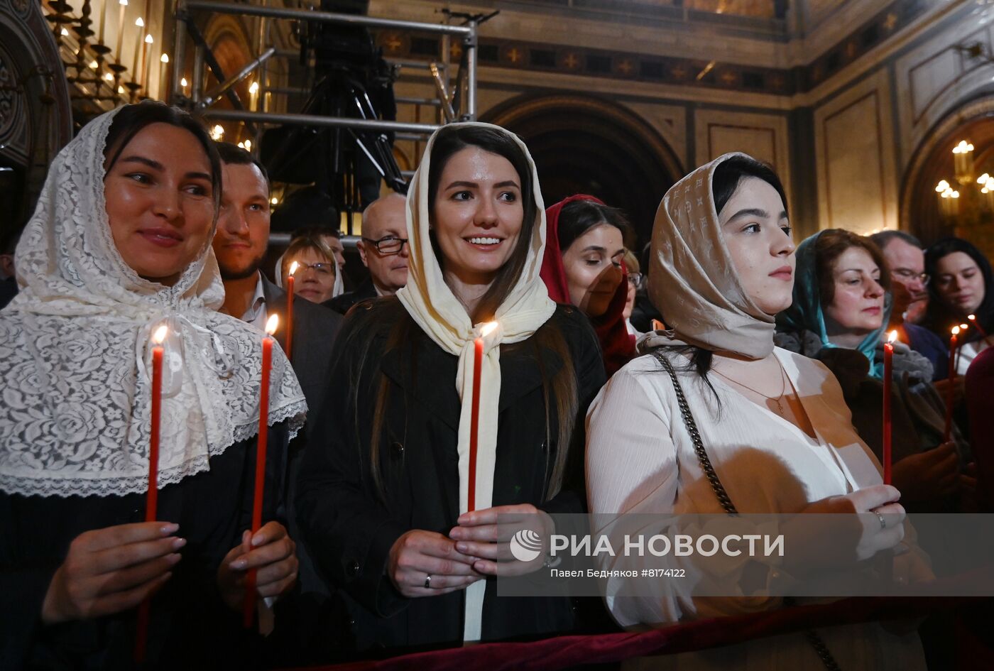 Пасхальное богослужение в храме Христа Спасителя