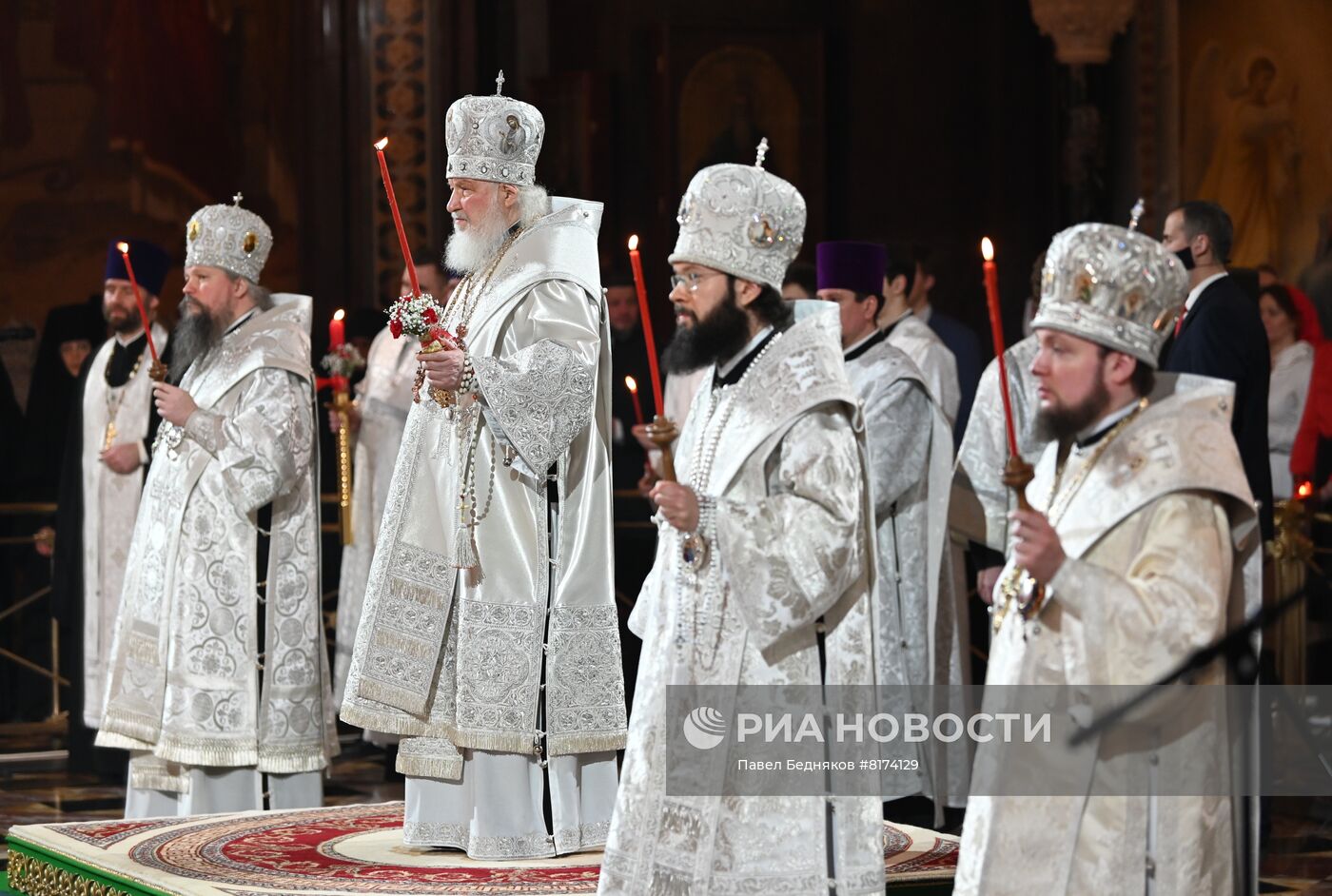 Пасхальное богослужение в храме Христа Спасителя