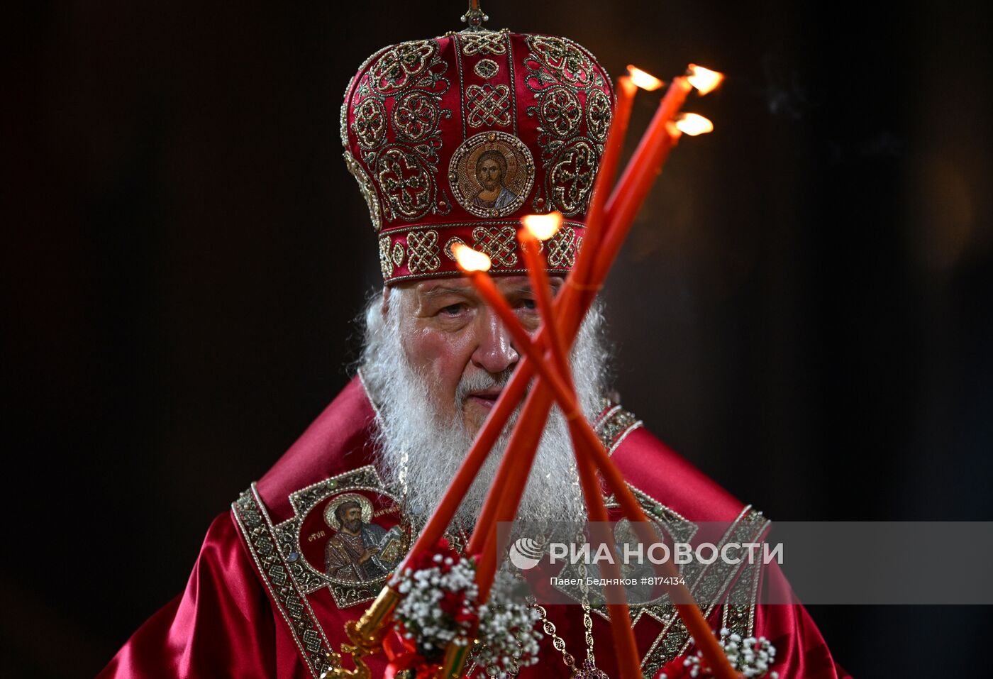 Пасхальное богослужение в храме Христа Спасителя