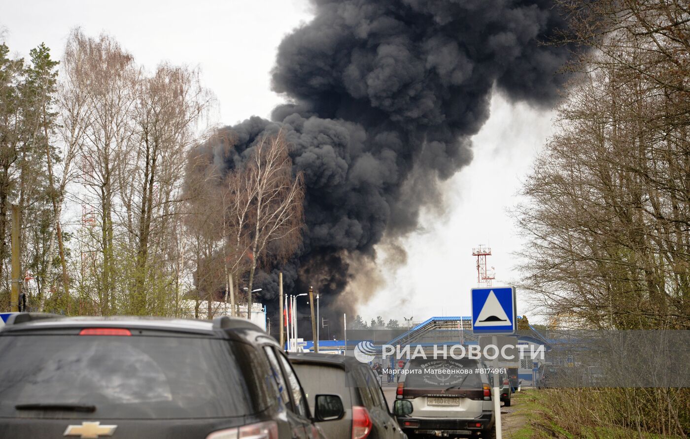 Пожар на нефтебазе в Брянске