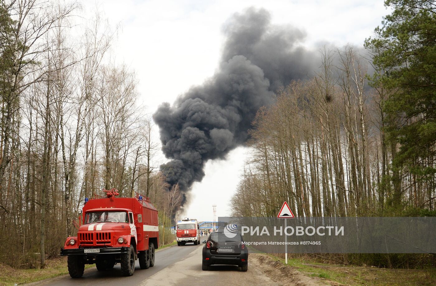 Пожар на нефтебазе в Брянске