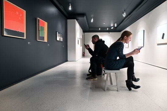 Выставка "Между землей и небом"