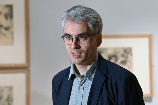 Выставка "Между землей и небом"