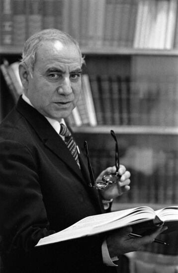 Президент Академии наук Таджикской ССР М.Асимов