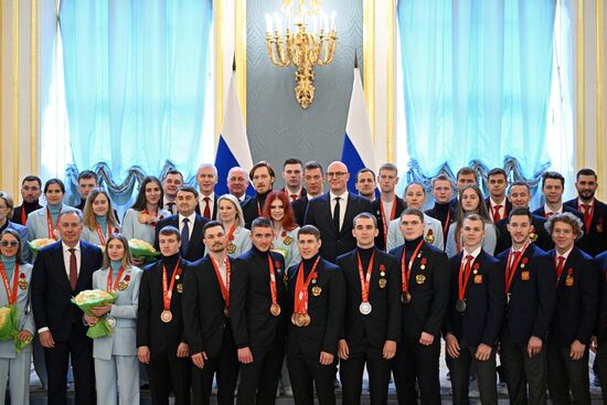 Встреча российских олимпийцев и паралимпийцев с членами правительства РФ