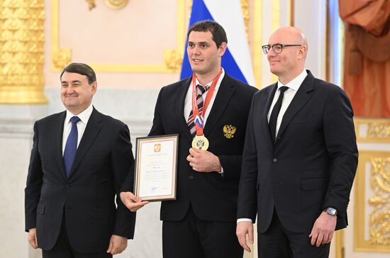 Встреча российских олимпийцев и паралимпийцев с членами правительства РФ