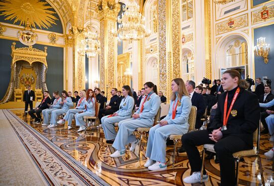 Встреча российских олимпийцев и паралимпийцев с членами правительства РФ