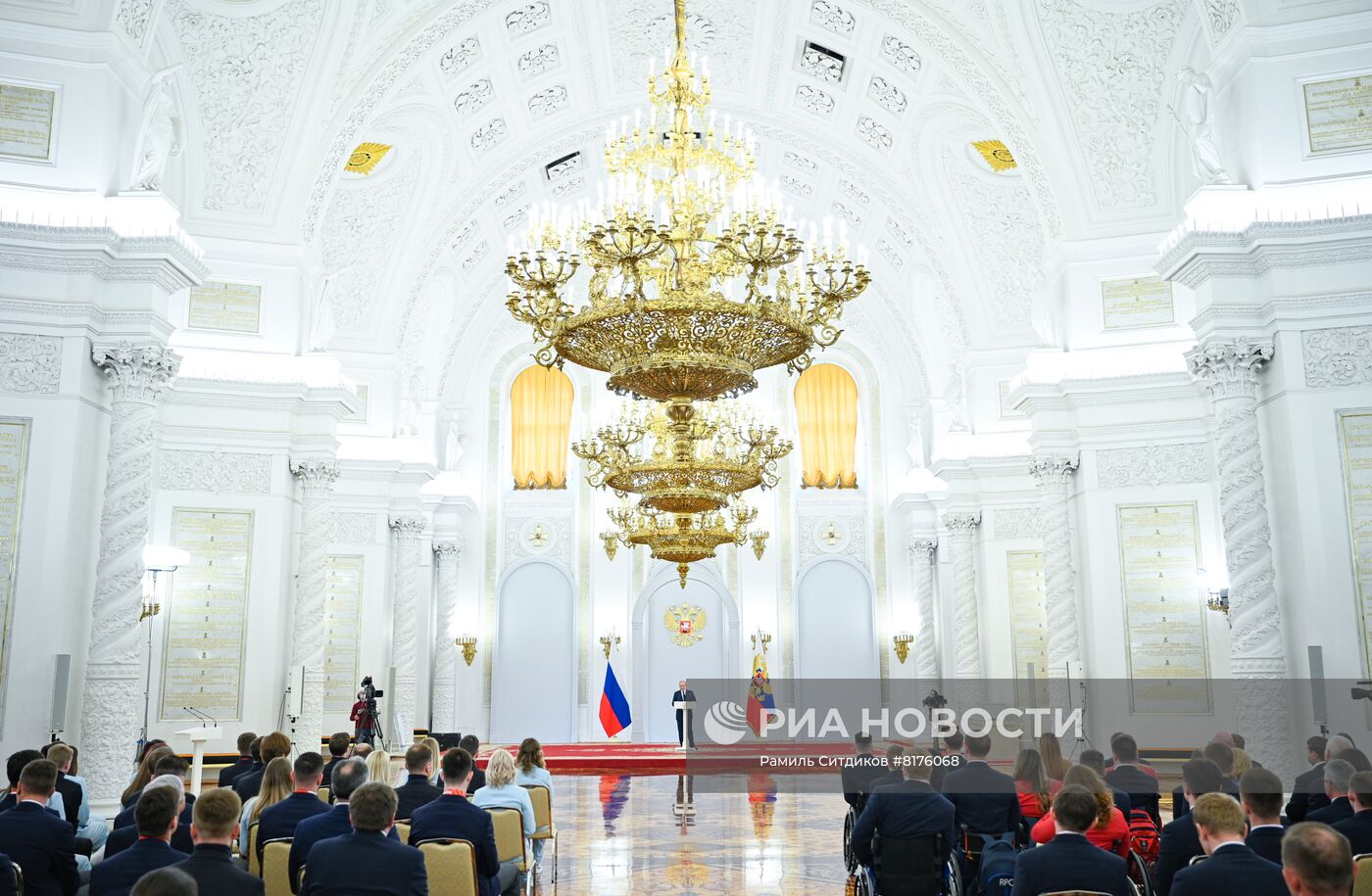 Президент РФ В. Путин встретился с победителями и призёрами XXIV Олимпийских зимних игр и членами паралимпийской команды России