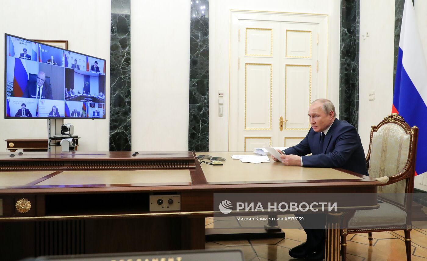 Президент РФ В. Путин провел заседание Совета при президенте по развитию физической культуры и спорта