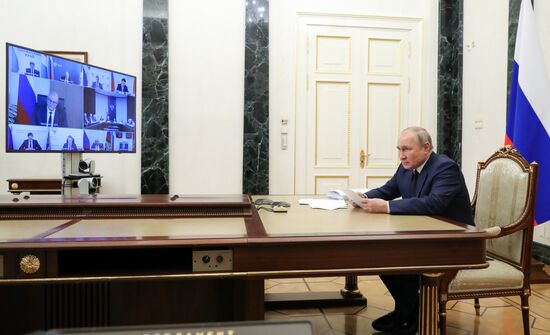 Президент РФ В. Путин провел заседание Совета при президенте по развитию физической культуры и спорта