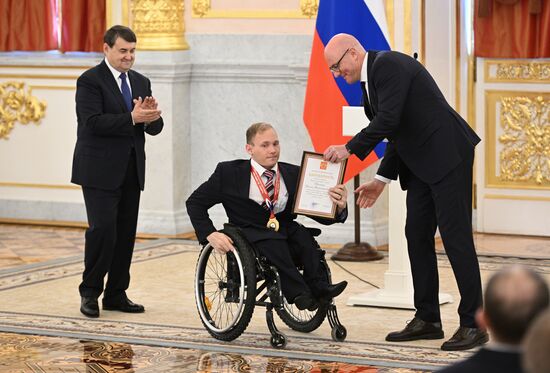 Встреча российских олимпийцев и паралимпийцев с членами правительства РФ