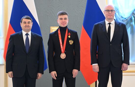 Встреча российских олимпийцев и паралимпийцев с членами правительства РФ