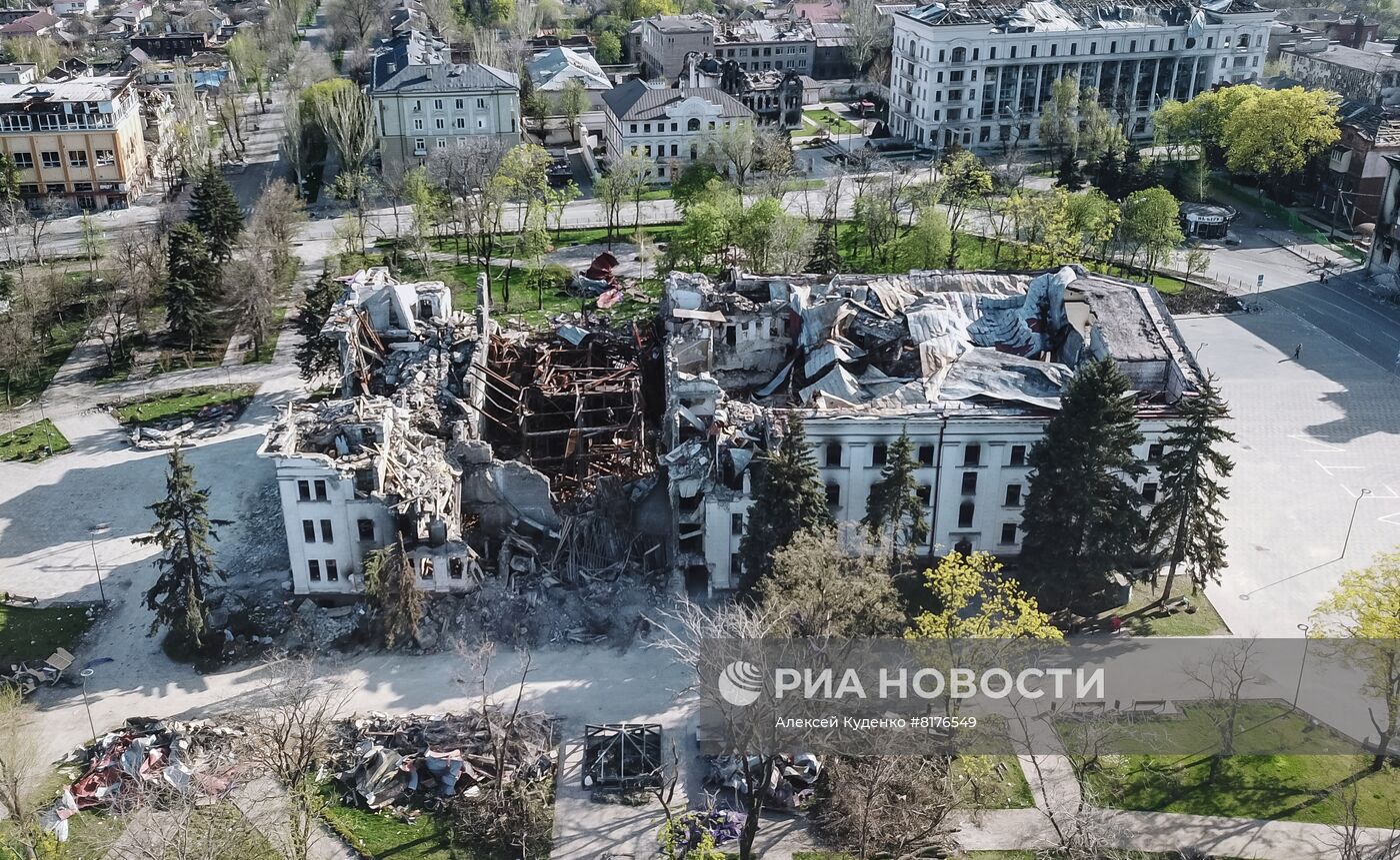 Здание Донецкого академического областного драмтеатра в Мариуполе