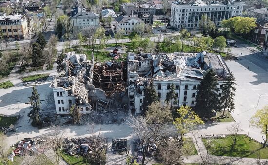 Здание Донецкого академического областного драмтеатра в Мариуполе