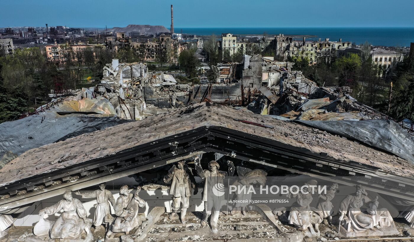 Здание Донецкого академического областного драмтеатра в Мариуполе