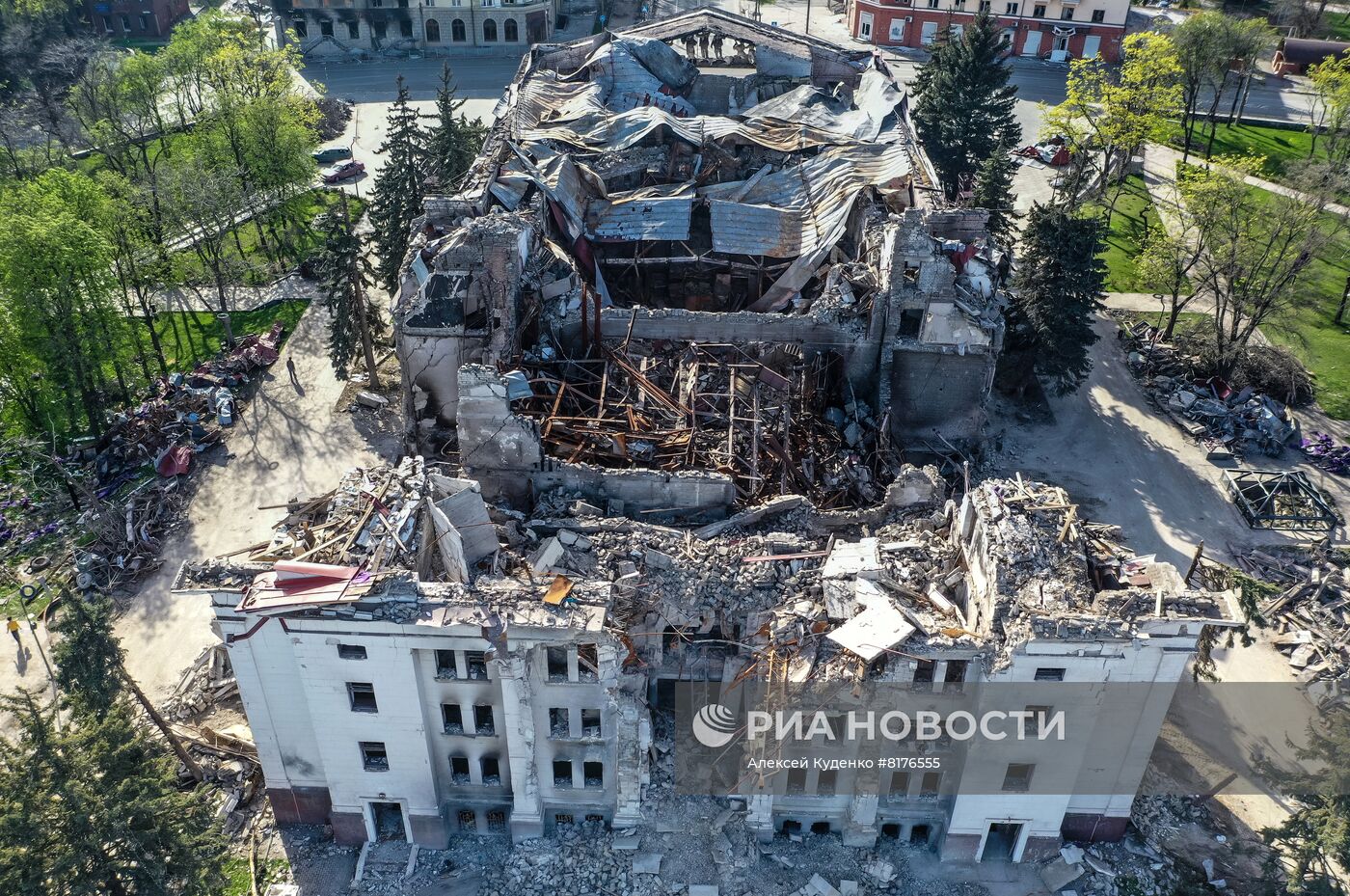 Здание Донецкого академического областного драмтеатра в Мариуполе