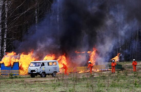 Тактико-специальные учения по тушению природных пожаров и защите населенных пунктов в Подмосковье