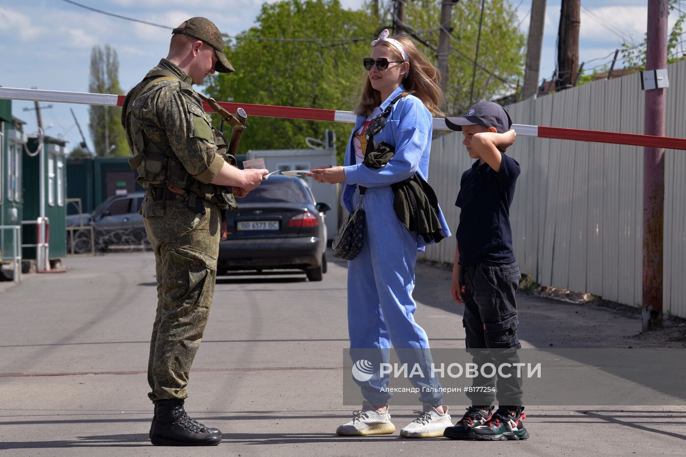 Открытие в освобожденном районе ЛНР таможенного поста на границе с РФ