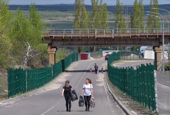 Открытие в освобожденном районе ЛНР таможенного поста на границе с РФ