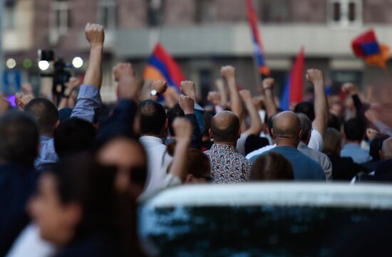 Акции протеста оппозиции в Ереване