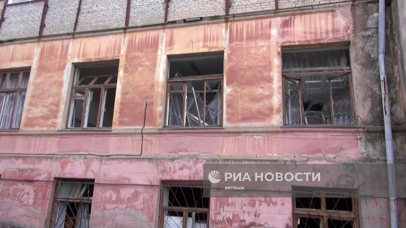 Последствия ракетно-артиллерийского удара ВСУ по жилым кварталам Херсона