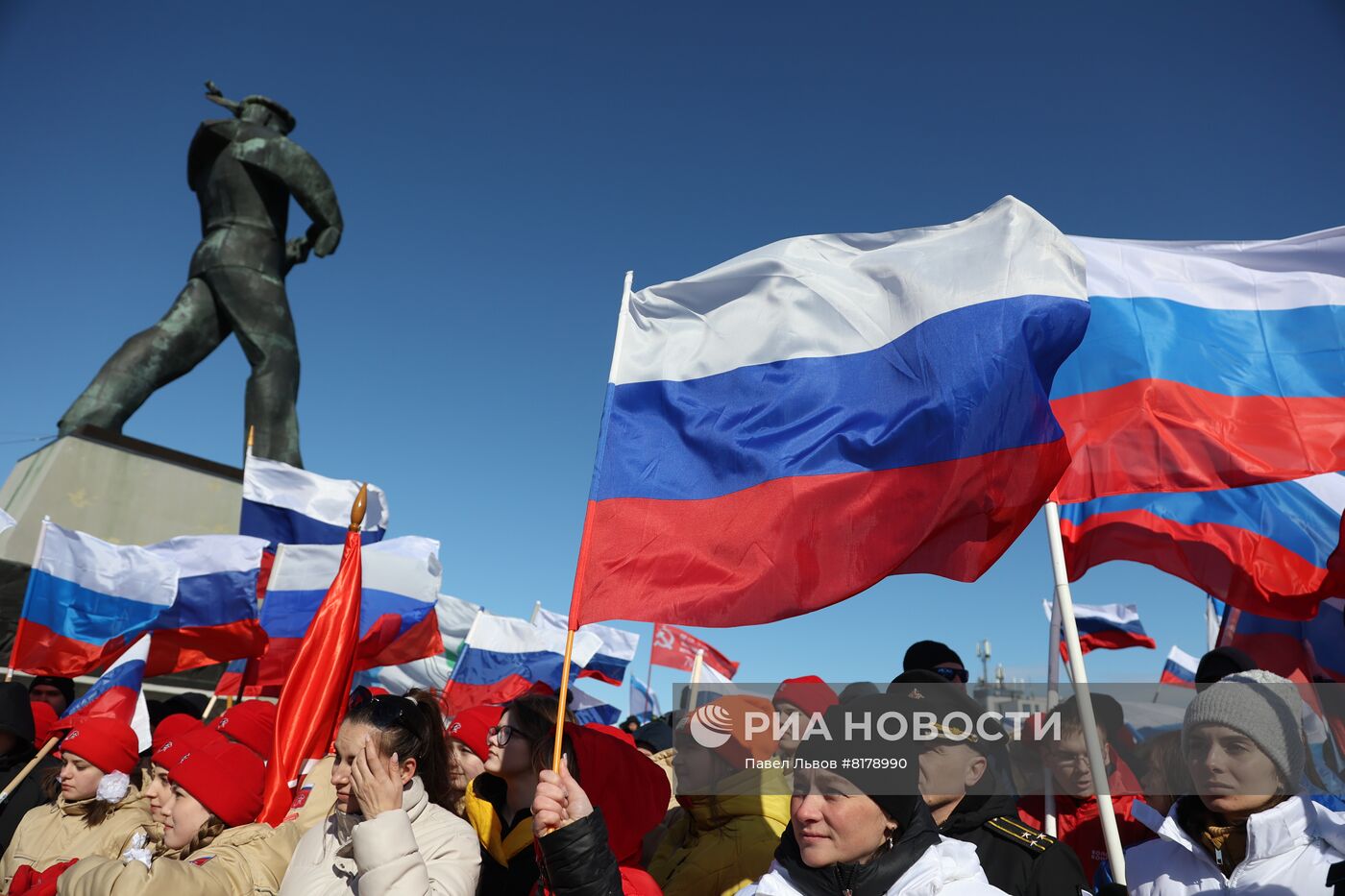 Концерт-митинг "Za мир без нацизма" в Североморске