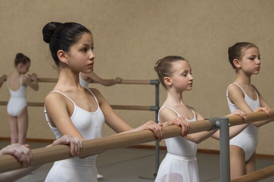 Кот Мостик посетил Академию хореографии в Крыму