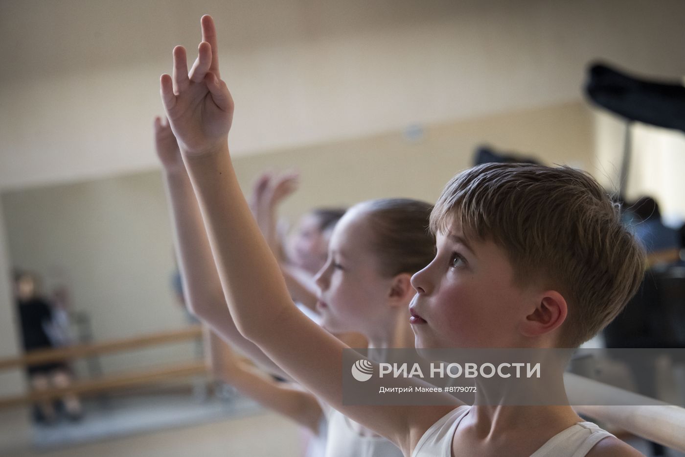 Кот Мостик посетил Академию хореографии в Крыму