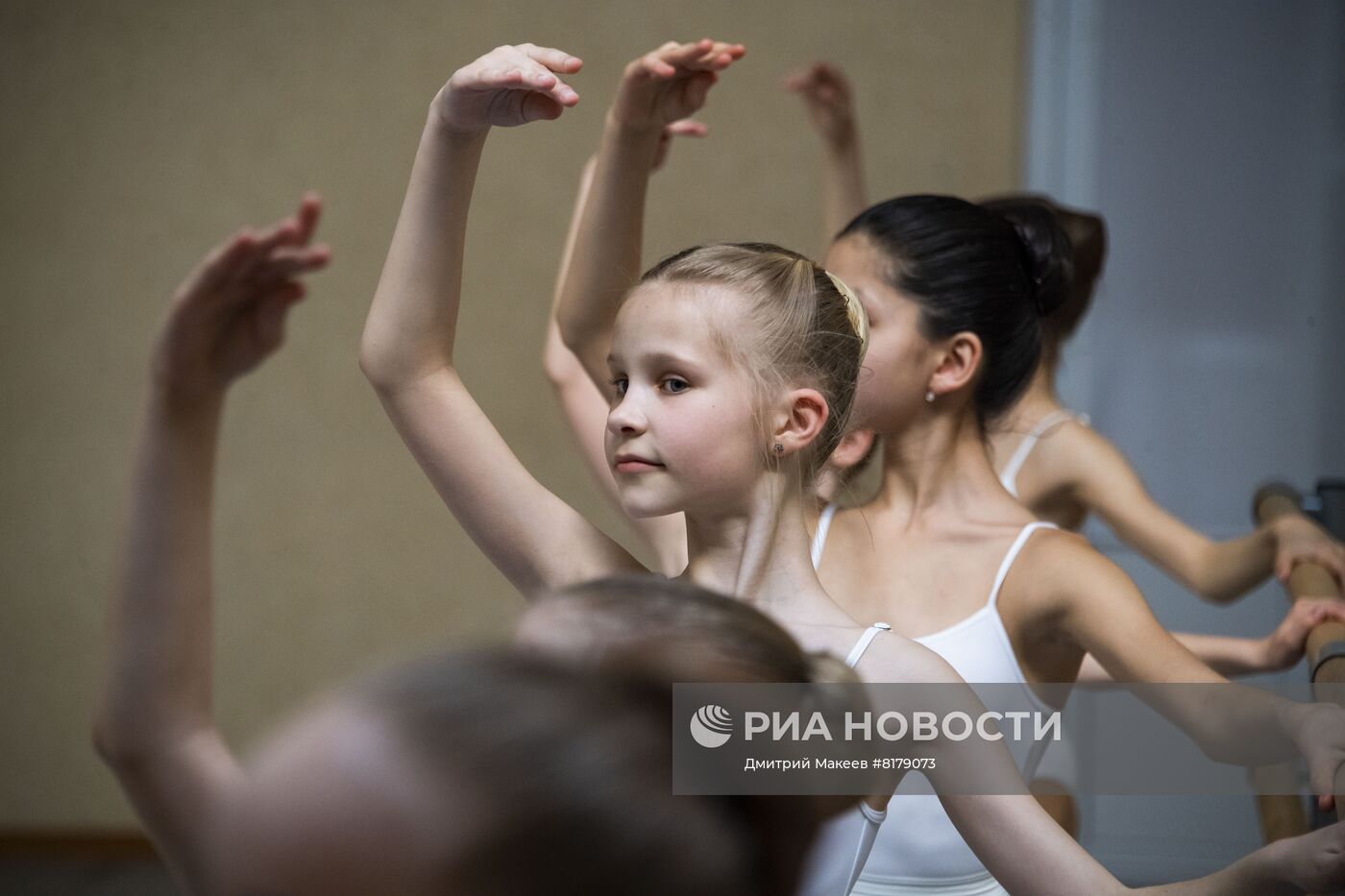 Кот Мостик посетил Академию хореографии в Крыму