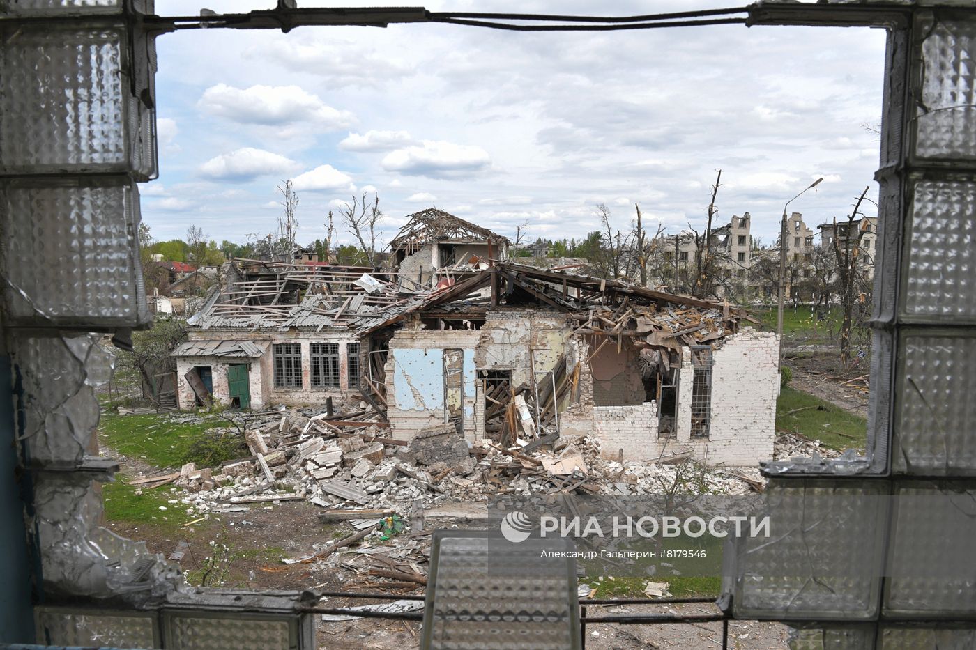 Разрушенная промзона в Рубежном
