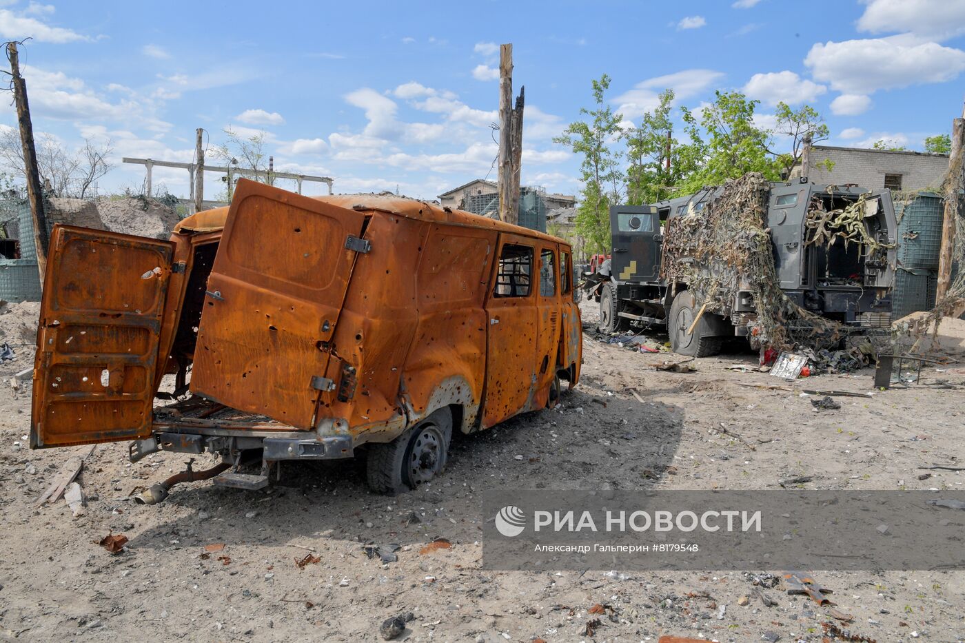 Разрушенная промзона в Рубежном