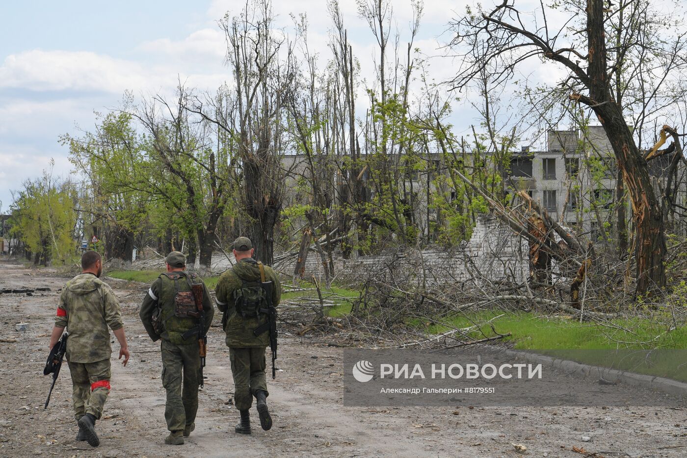 Разрушенная промзона в Рубежном