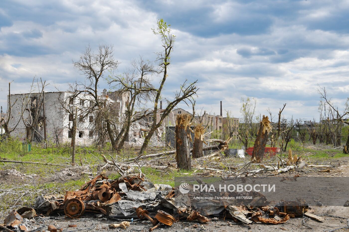 Разрушенная промзона в Рубежном