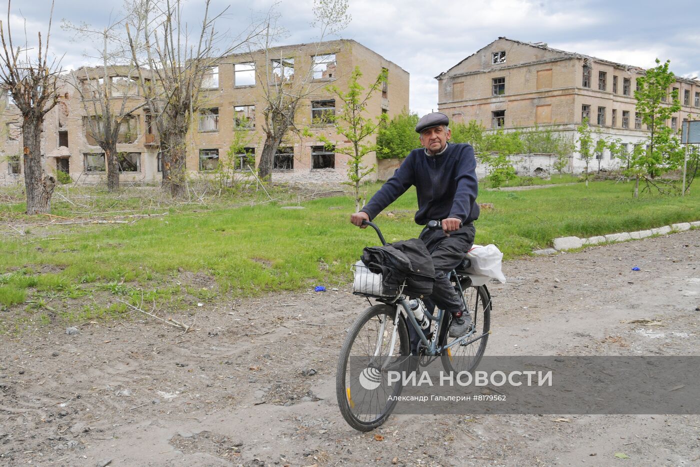 Разрушенная промзона в Рубежном