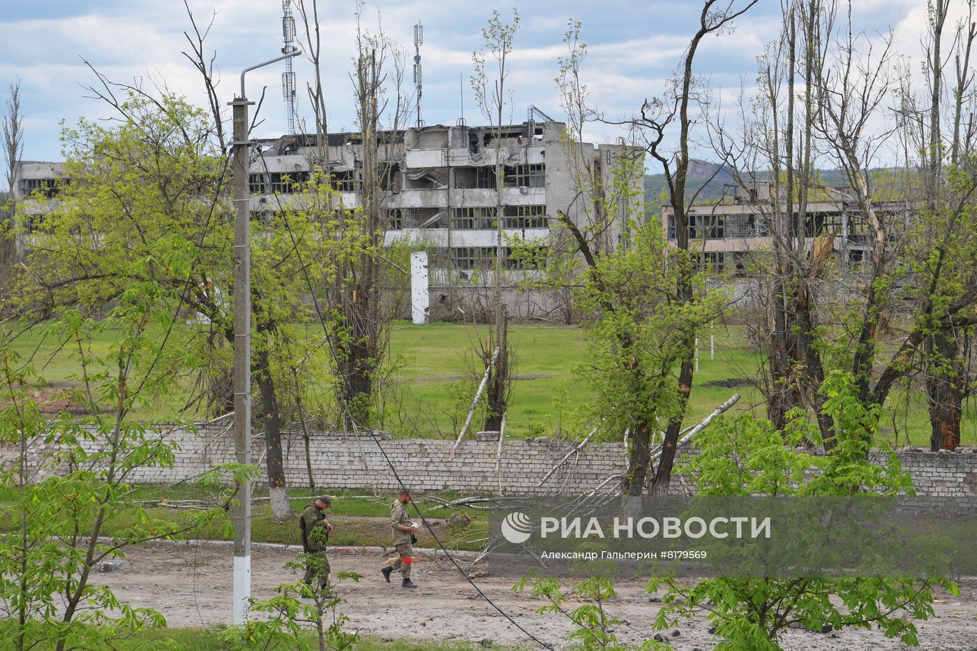 Разрушенная промзона в Рубежном