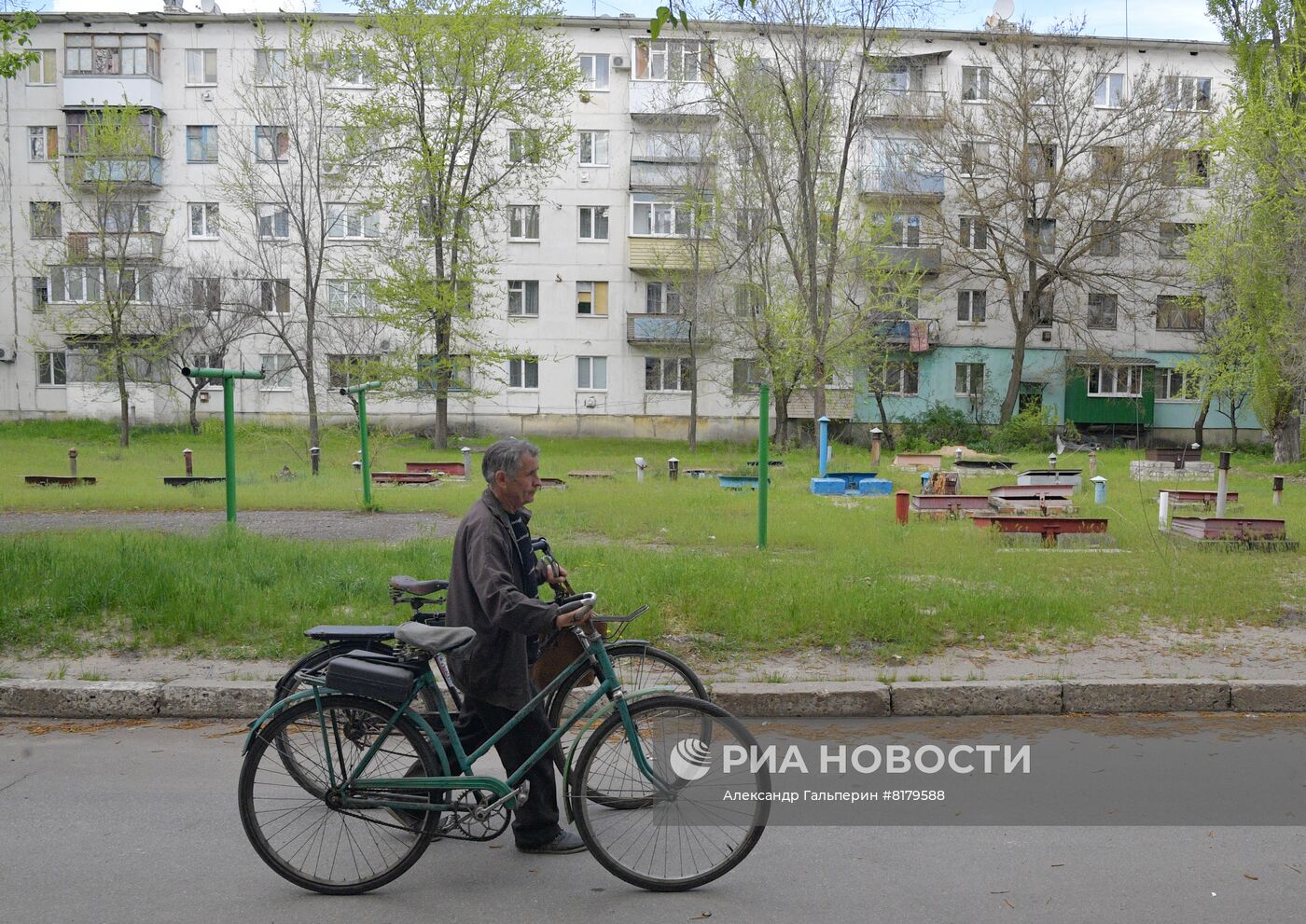 Жители города Рубежное в ЛНР