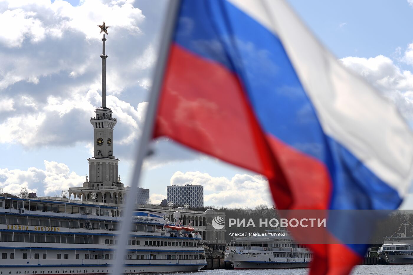 Начало сезона работы речного трамвайчика "Москва-1"
